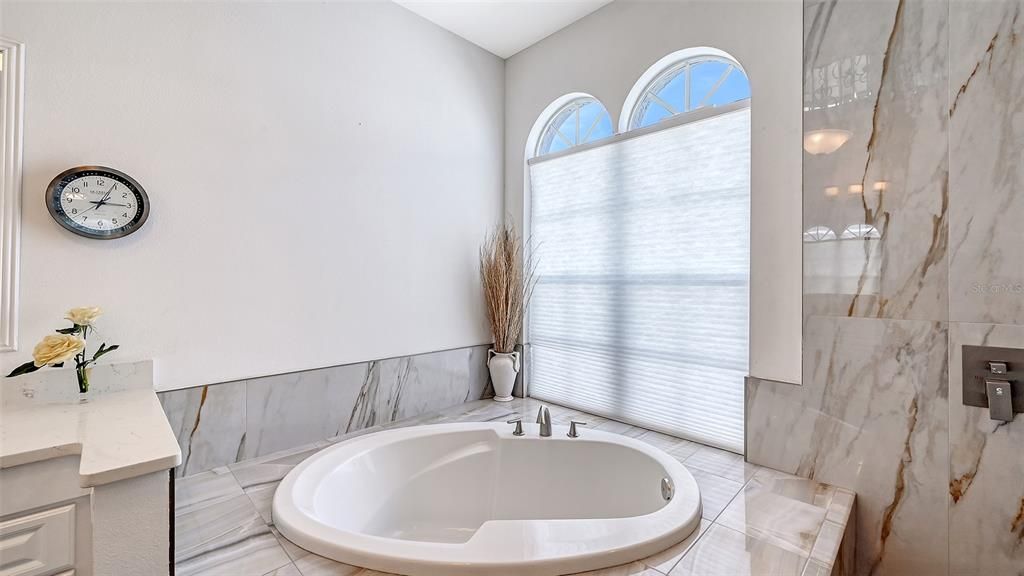 Под контрактом: $459,900 (3 спален, 2 ванн, 2036 Квадратных фут)