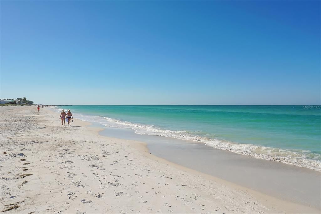 Под контрактом: $459,900 (3 спален, 2 ванн, 2036 Квадратных фут)