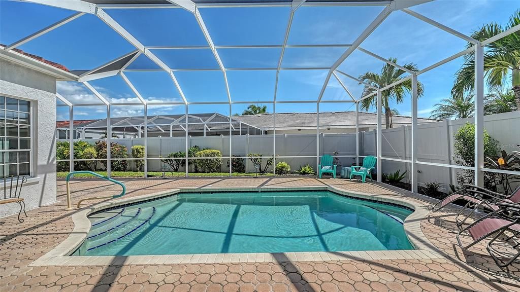 Под контрактом: $459,900 (3 спален, 2 ванн, 2036 Квадратных фут)