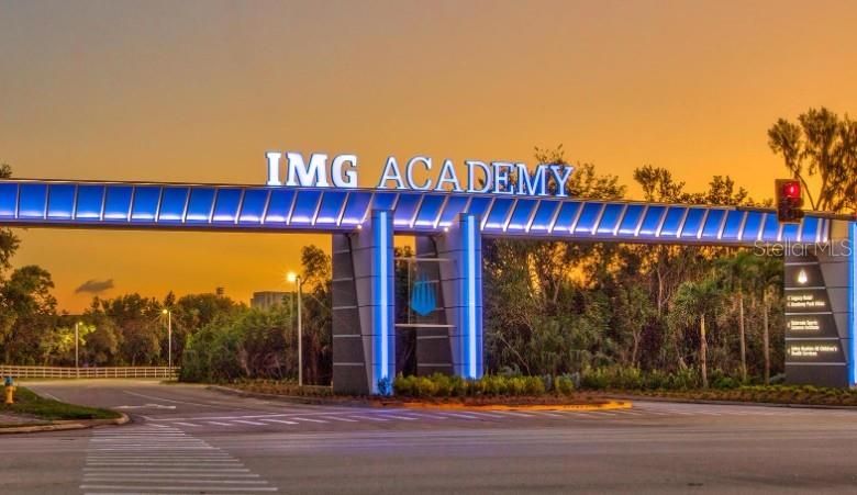 Под контрактом: $459,900 (3 спален, 2 ванн, 2036 Квадратных фут)