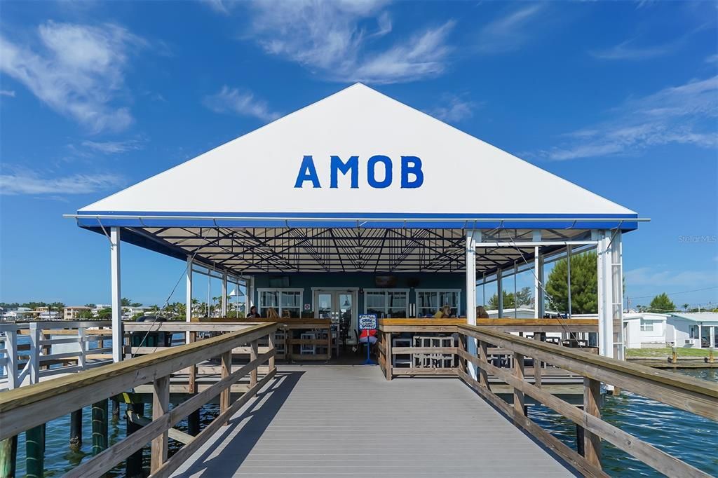 Под контрактом: $459,900 (3 спален, 2 ванн, 2036 Квадратных фут)