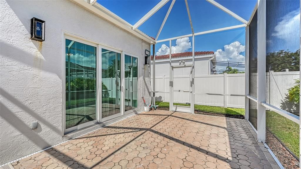 Под контрактом: $459,900 (3 спален, 2 ванн, 2036 Квадратных фут)