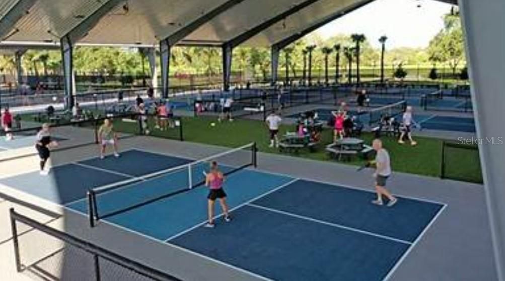 Под контрактом: $459,900 (3 спален, 2 ванн, 2036 Квадратных фут)