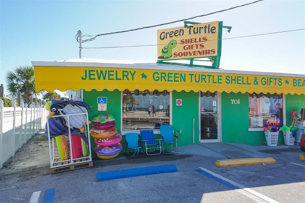 Под контрактом: $459,900 (3 спален, 2 ванн, 2036 Квадратных фут)