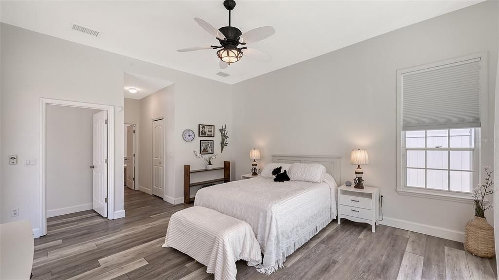 Под контрактом: $459,900 (3 спален, 2 ванн, 2036 Квадратных фут)