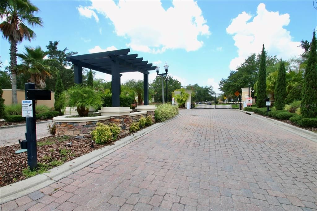 На продажу: $899,000 (0.46 acres)