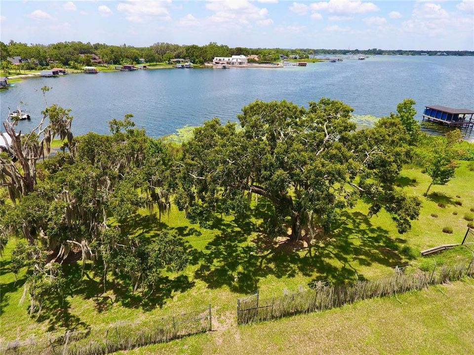 На продажу: $899,000 (0.46 acres)