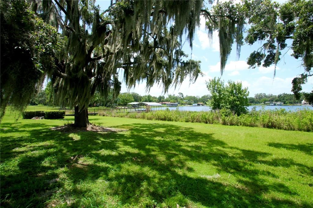 На продажу: $899,000 (0.46 acres)