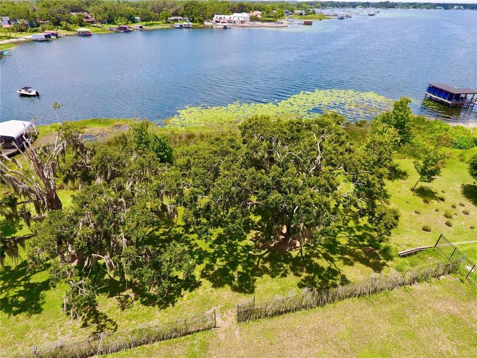 На продажу: $899,000 (0.46 acres)