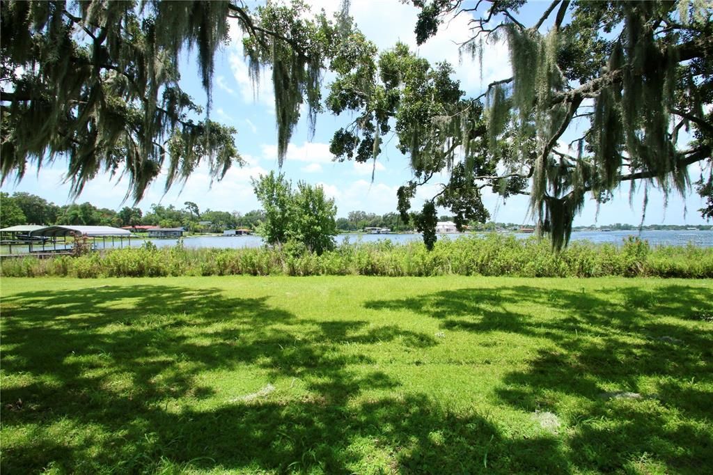 На продажу: $899,000 (0.46 acres)