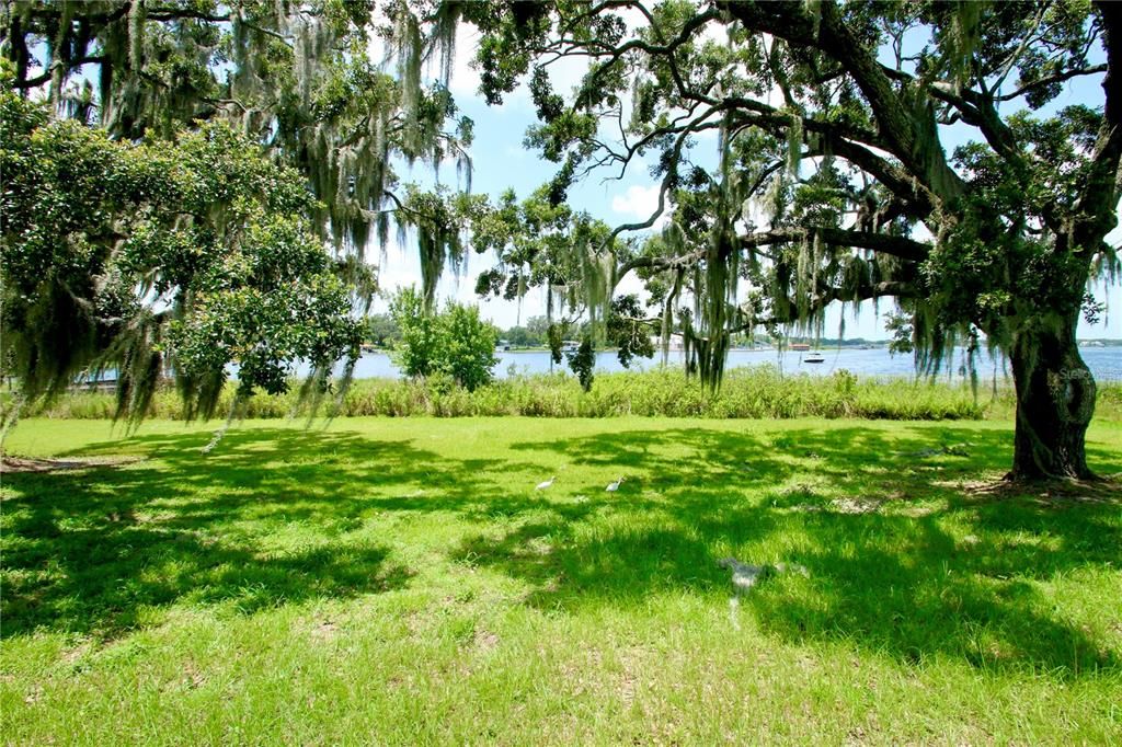 На продажу: $899,000 (0.46 acres)