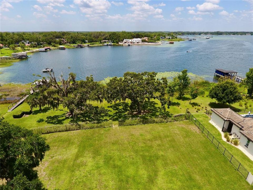 На продажу: $899,000 (0.46 acres)