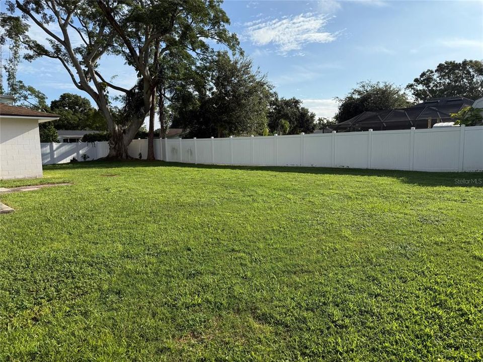 Active With Contract: $340,000 (3 beds, 2 baths, 1444 Square Feet)