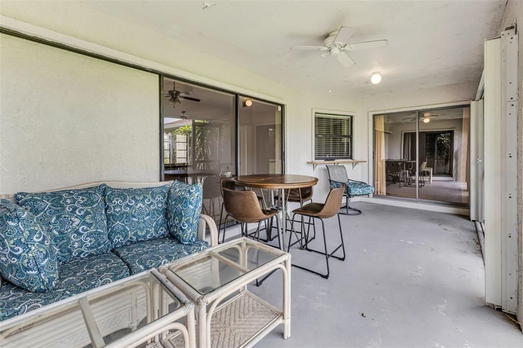 合同活跃: $258,000 (2 贝兹, 2 浴室, 2053 平方英尺)