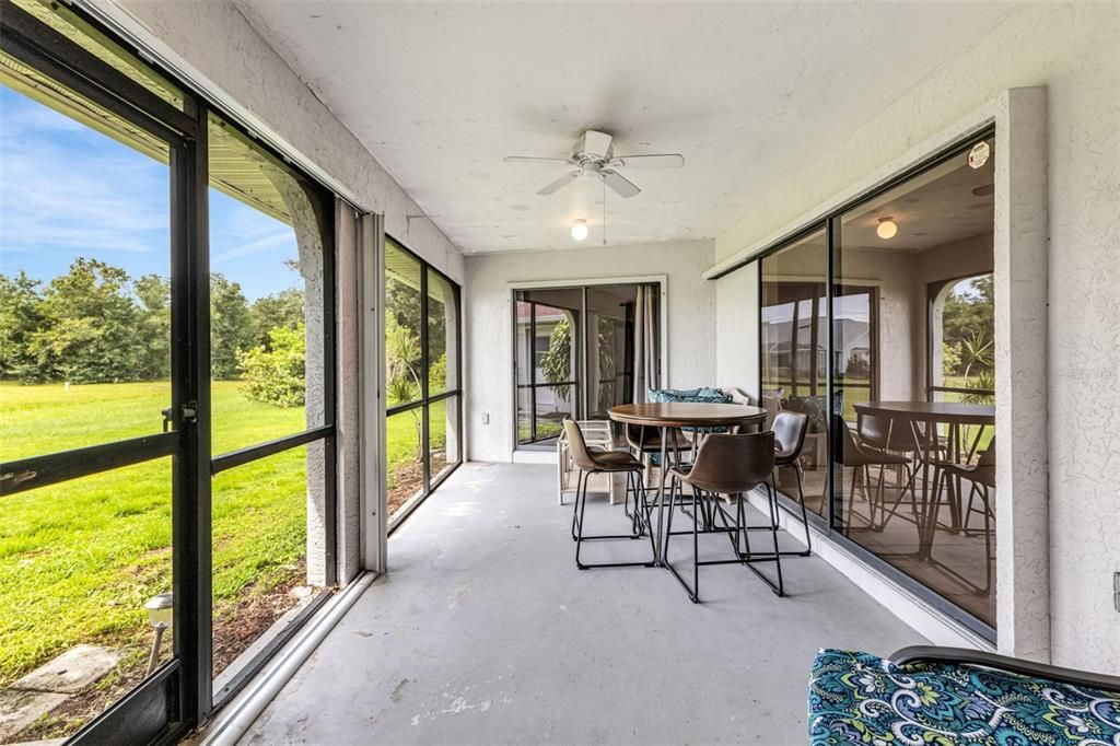 合同活跃: $258,000 (2 贝兹, 2 浴室, 2053 平方英尺)