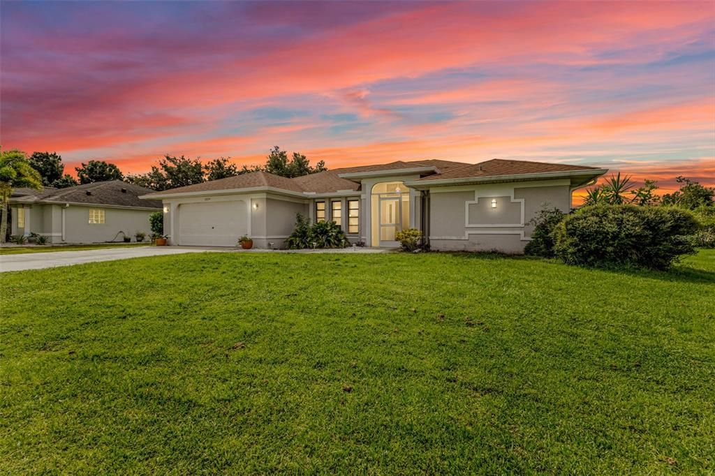 合同活跃: $258,000 (2 贝兹, 2 浴室, 2053 平方英尺)