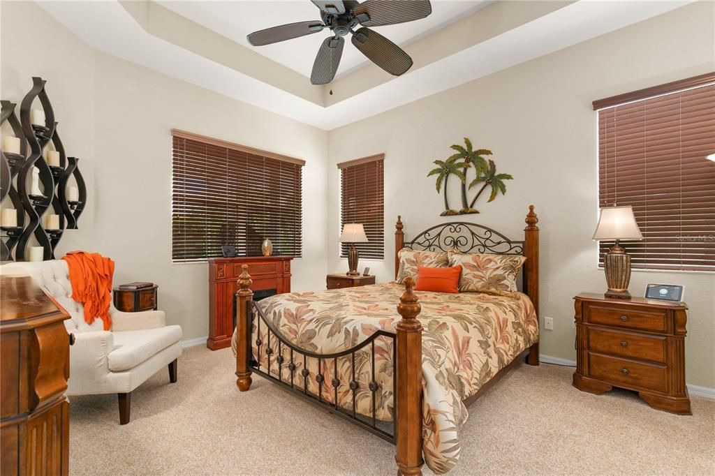 合同活跃: $299,900 (3 贝兹, 2 浴室, 1502 平方英尺)