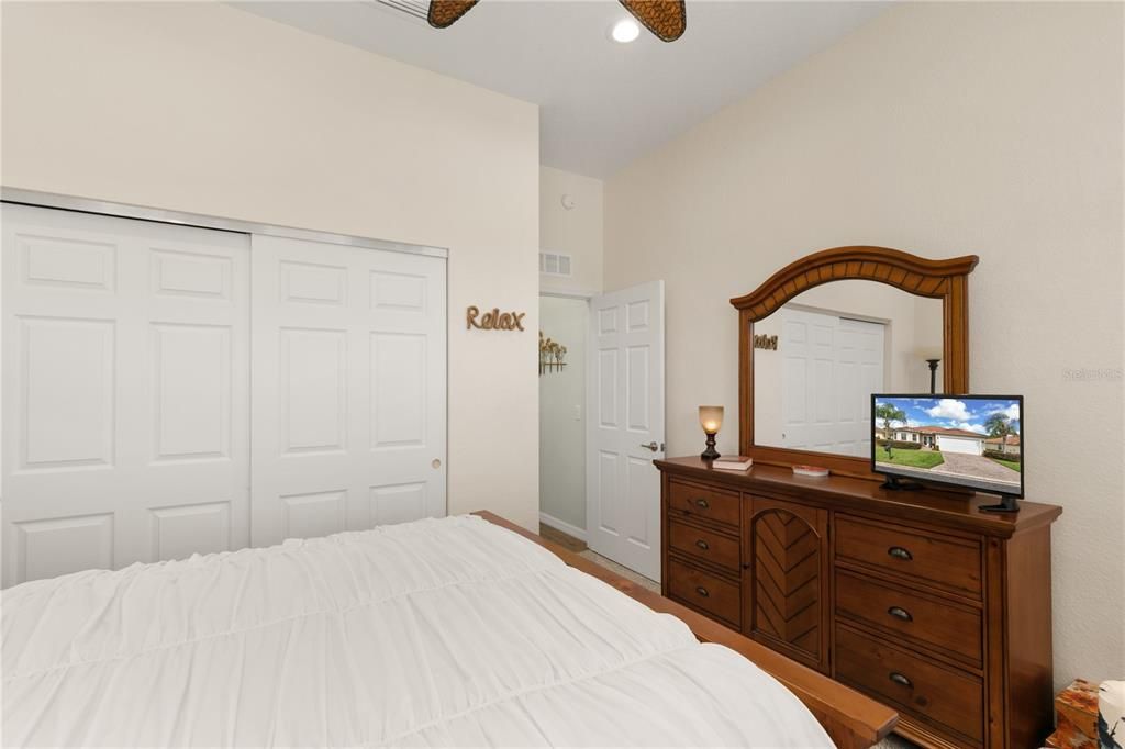 合同活跃: $299,900 (3 贝兹, 2 浴室, 1502 平方英尺)