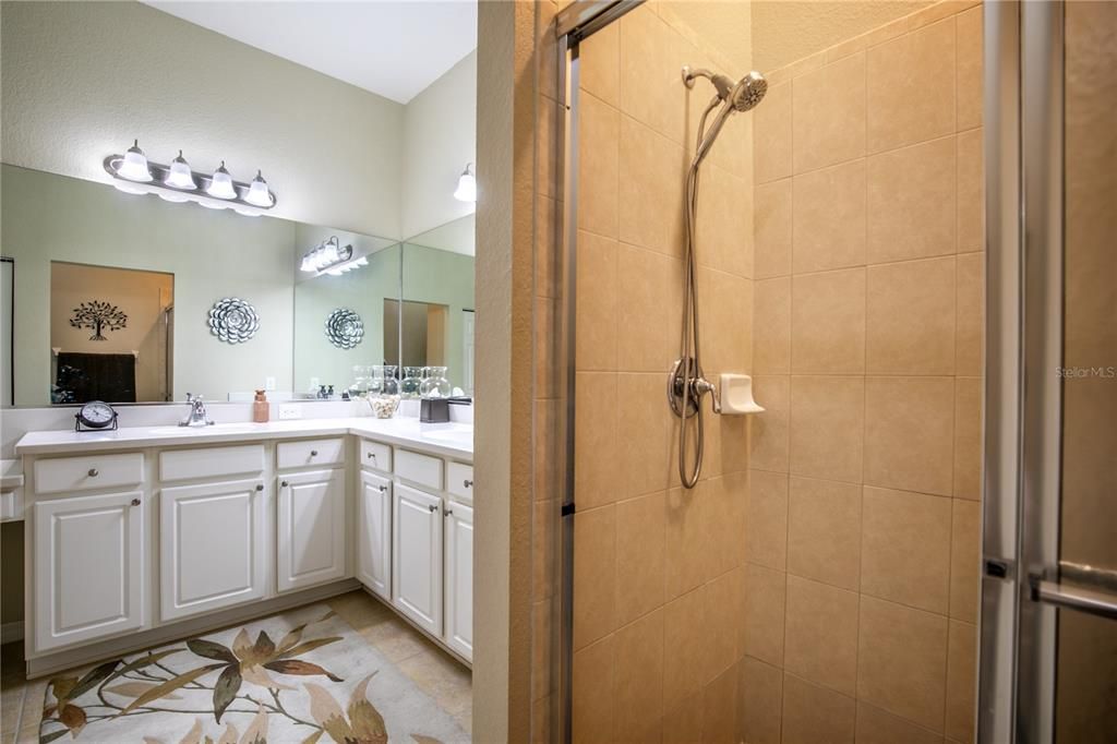 合同活跃: $299,900 (3 贝兹, 2 浴室, 1502 平方英尺)