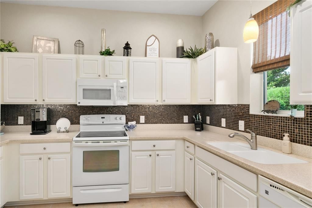 合同活跃: $299,900 (3 贝兹, 2 浴室, 1502 平方英尺)