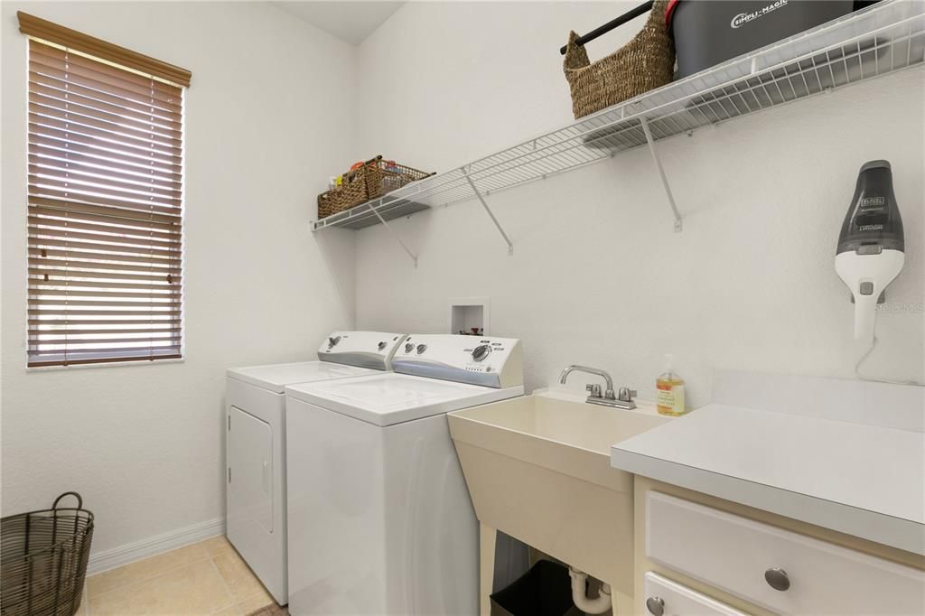 合同活跃: $299,900 (3 贝兹, 2 浴室, 1502 平方英尺)