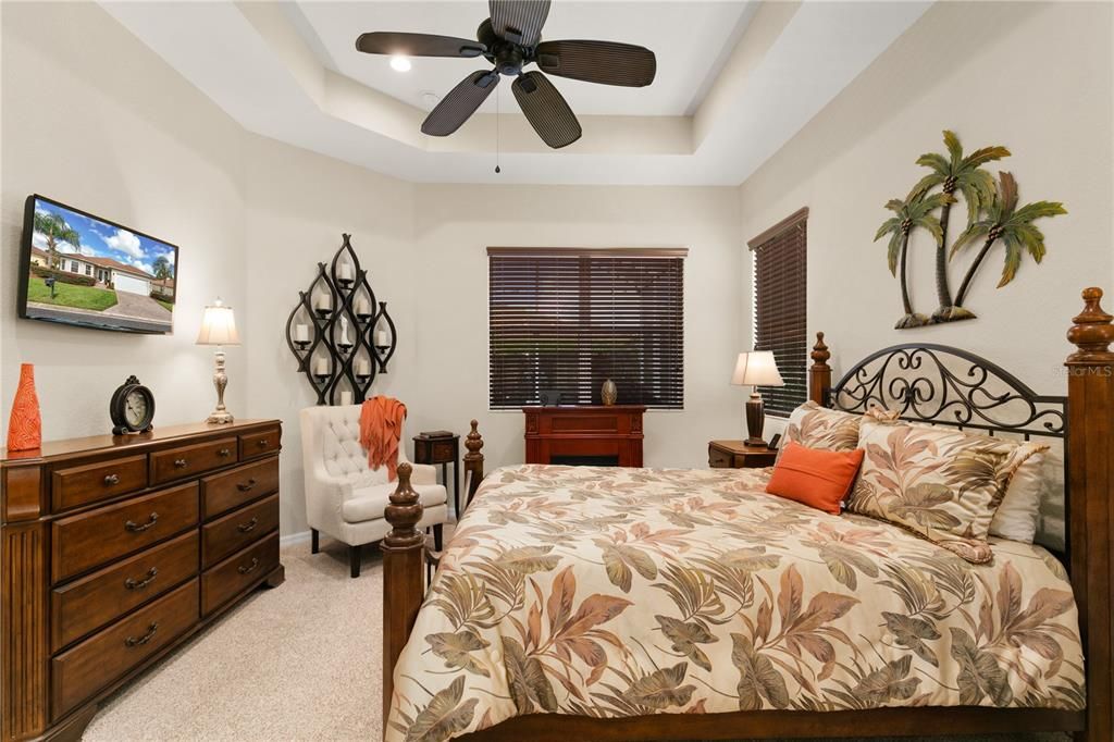 合同活跃: $299,900 (3 贝兹, 2 浴室, 1502 平方英尺)