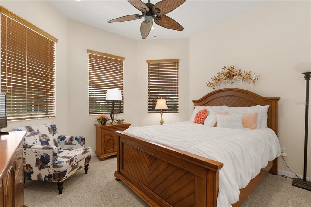 合同活跃: $299,900 (3 贝兹, 2 浴室, 1502 平方英尺)