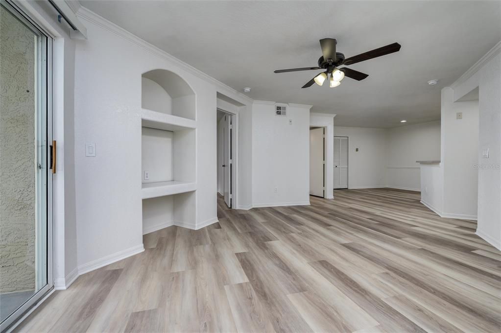 待售: $240,000 (2 贝兹, 2 浴室, 1107 平方英尺)