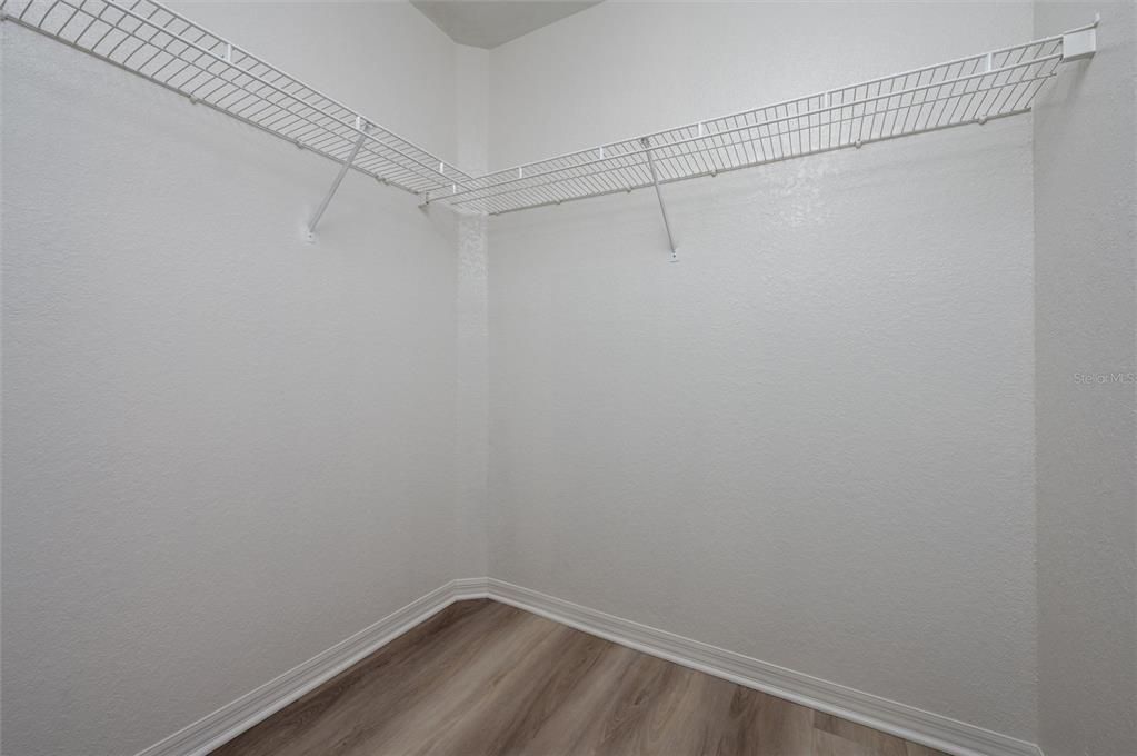 待售: $240,000 (2 贝兹, 2 浴室, 1107 平方英尺)