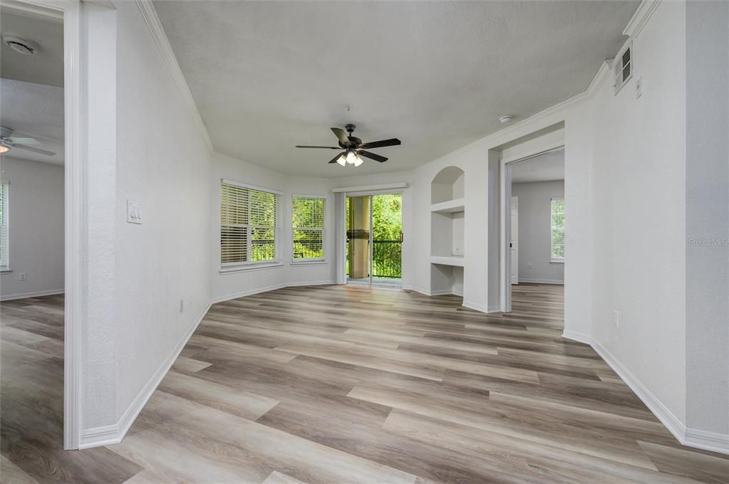 待售: $240,000 (2 贝兹, 2 浴室, 1107 平方英尺)