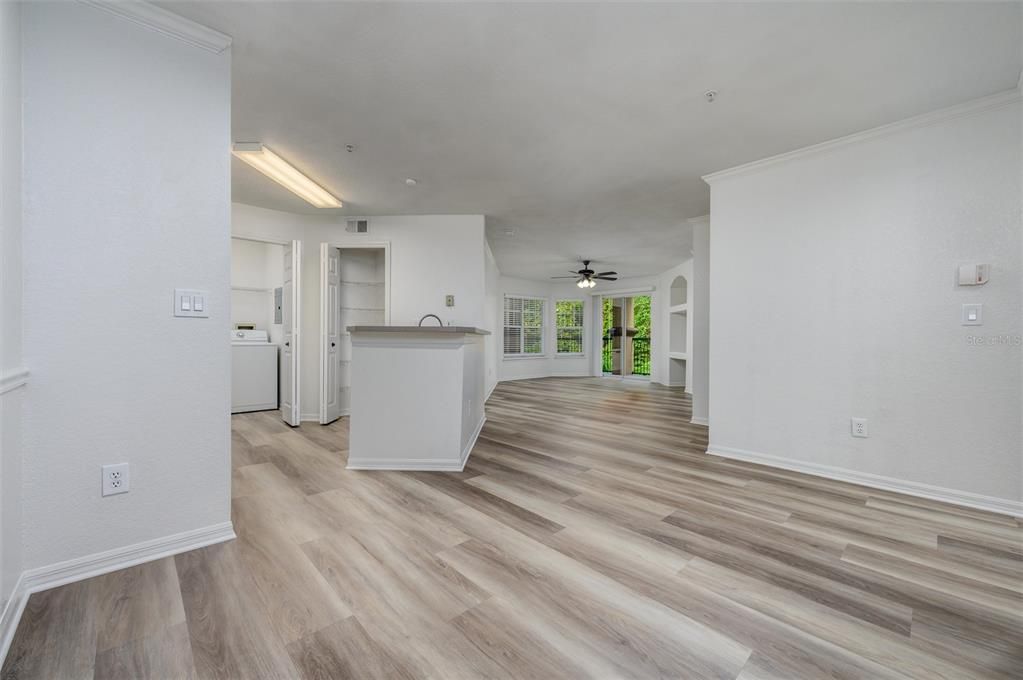 待售: $240,000 (2 贝兹, 2 浴室, 1107 平方英尺)