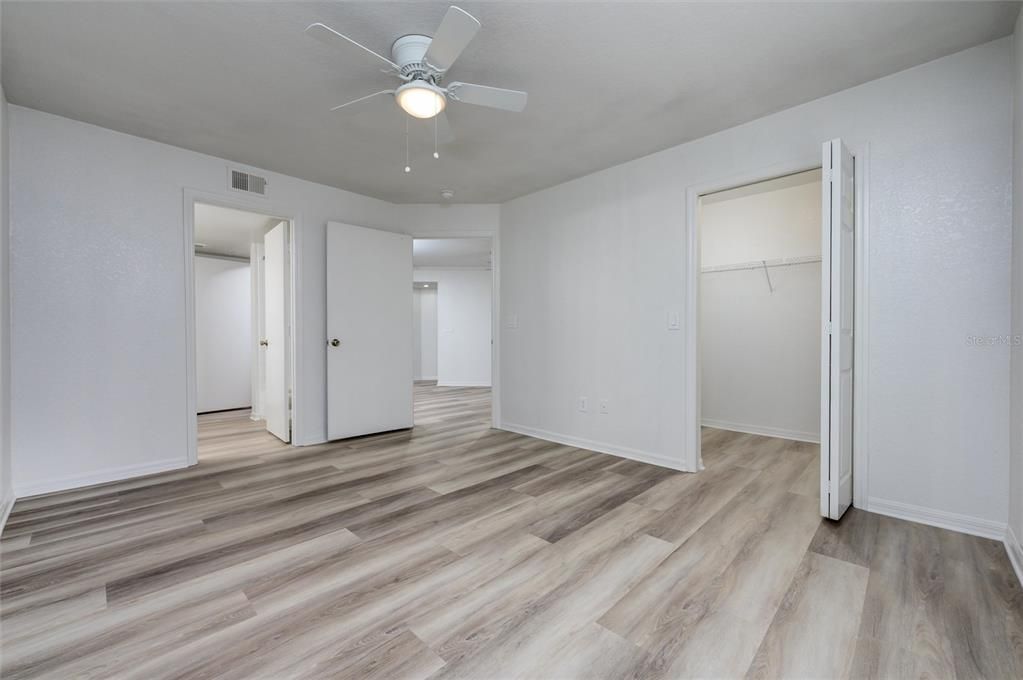 待售: $240,000 (2 贝兹, 2 浴室, 1107 平方英尺)