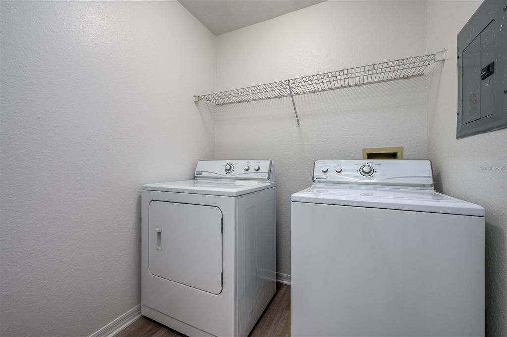 待售: $240,000 (2 贝兹, 2 浴室, 1107 平方英尺)