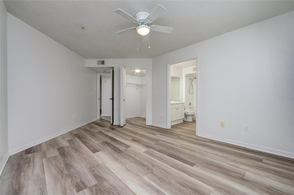 待售: $240,000 (2 贝兹, 2 浴室, 1107 平方英尺)