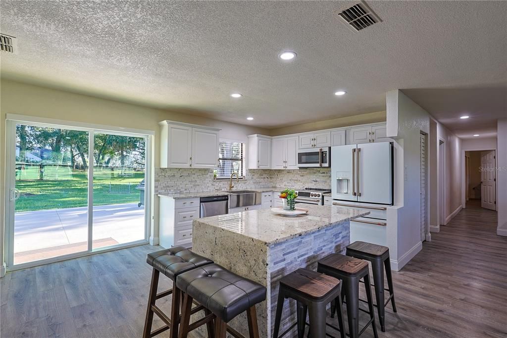 На продажу: $1,200,000 (3 спален, 2 ванн, 1716 Квадратных фут)