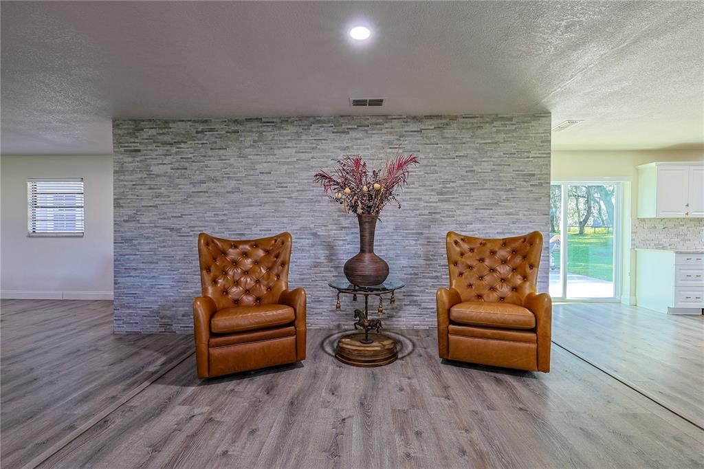 На продажу: $1,200,000 (3 спален, 2 ванн, 1716 Квадратных фут)