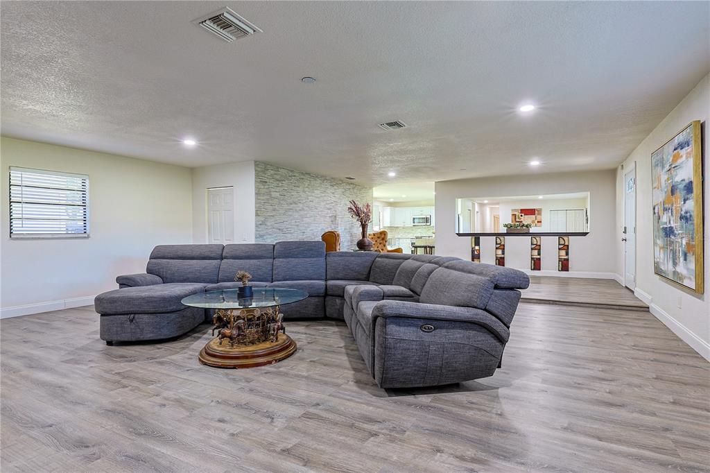 На продажу: $1,200,000 (3 спален, 2 ванн, 1716 Квадратных фут)