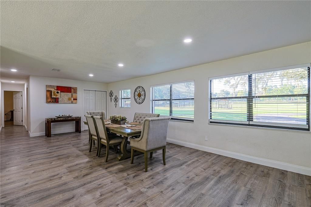 На продажу: $1,200,000 (3 спален, 2 ванн, 1716 Квадратных фут)