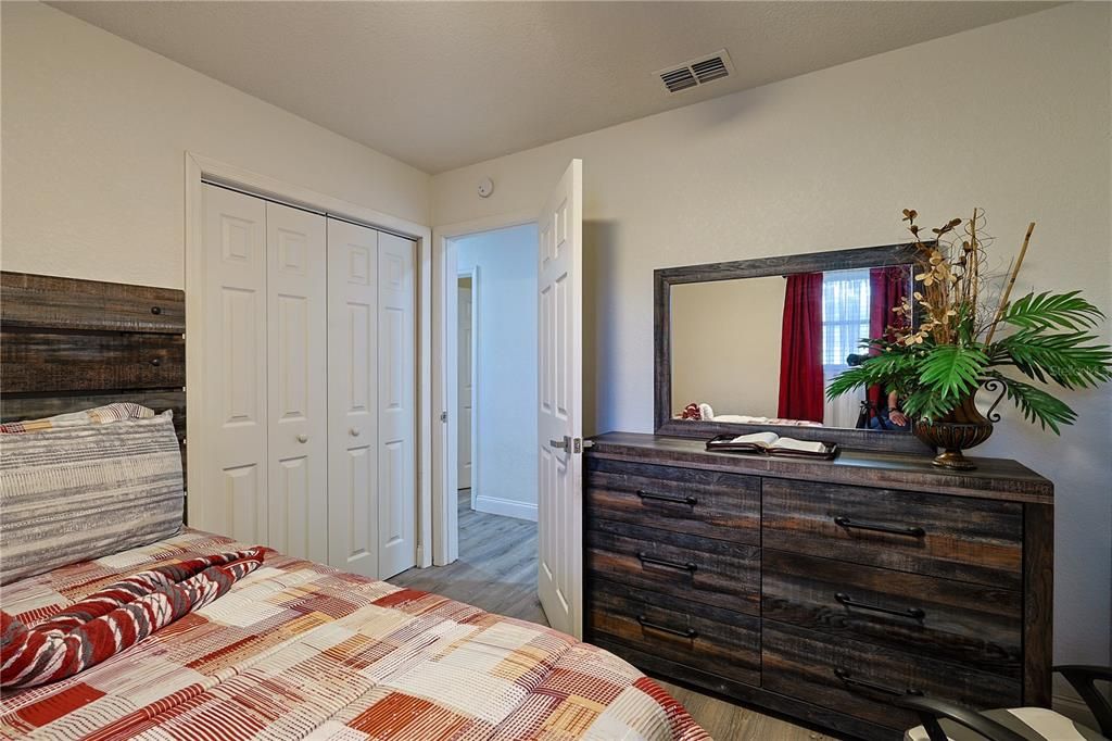 На продажу: $1,200,000 (3 спален, 2 ванн, 1716 Квадратных фут)