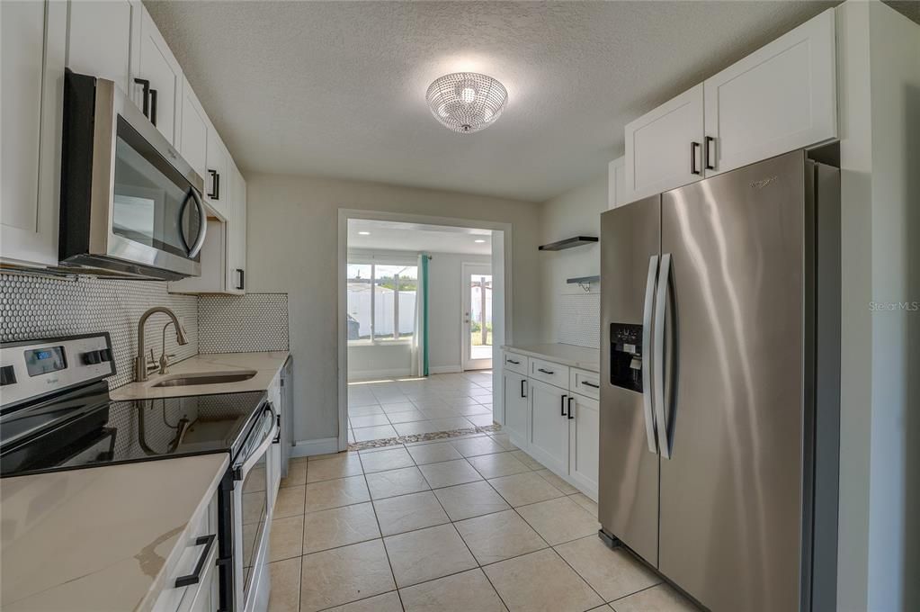 For Sale: $329,900 (3 beds, 2 baths, 1274 Square Feet)