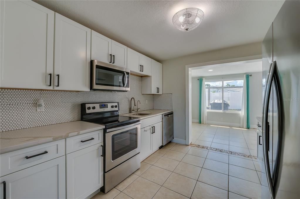 For Sale: $329,900 (3 beds, 2 baths, 1274 Square Feet)