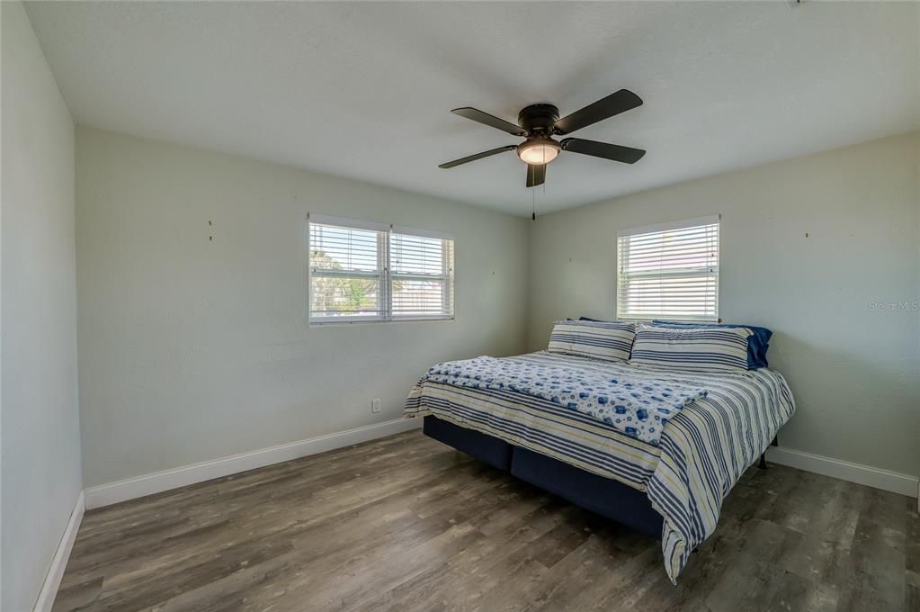 For Sale: $329,900 (3 beds, 2 baths, 1274 Square Feet)