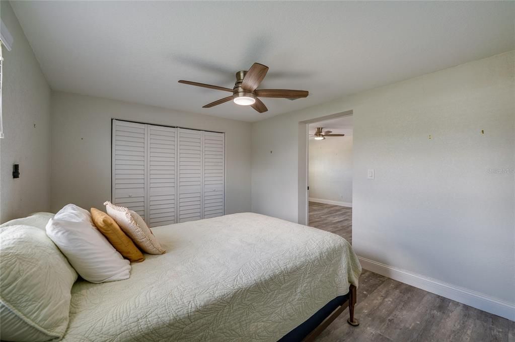 For Sale: $329,900 (3 beds, 2 baths, 1274 Square Feet)