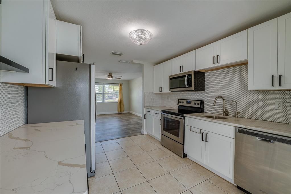 For Sale: $329,900 (3 beds, 2 baths, 1274 Square Feet)
