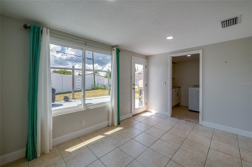 For Sale: $329,900 (3 beds, 2 baths, 1274 Square Feet)