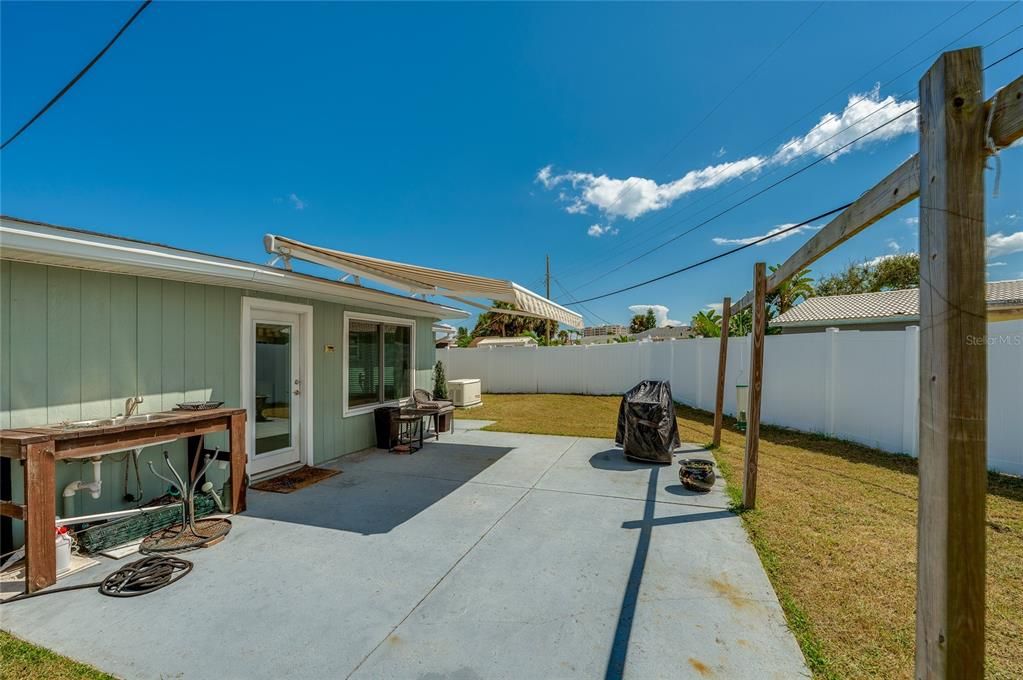 For Sale: $329,900 (3 beds, 2 baths, 1274 Square Feet)