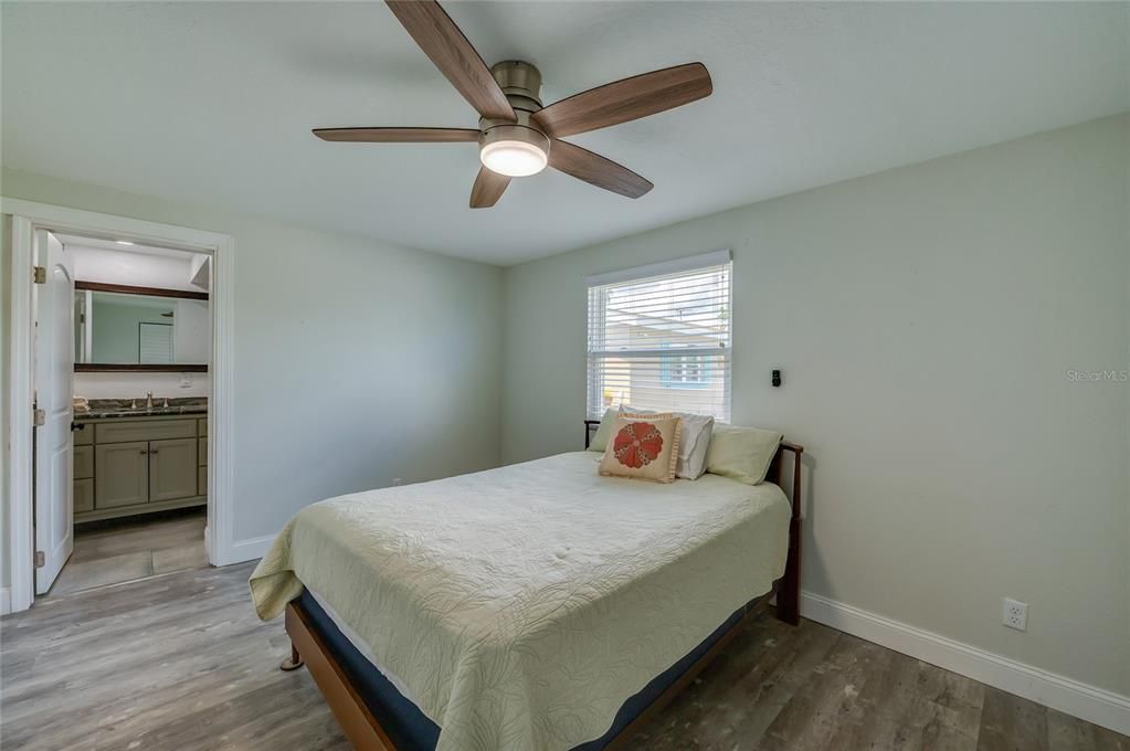 For Sale: $329,900 (3 beds, 2 baths, 1274 Square Feet)