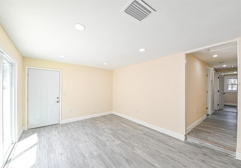 En Venta: $314,000 (5 camas, 3 baños, 1320 Pies cuadrados)