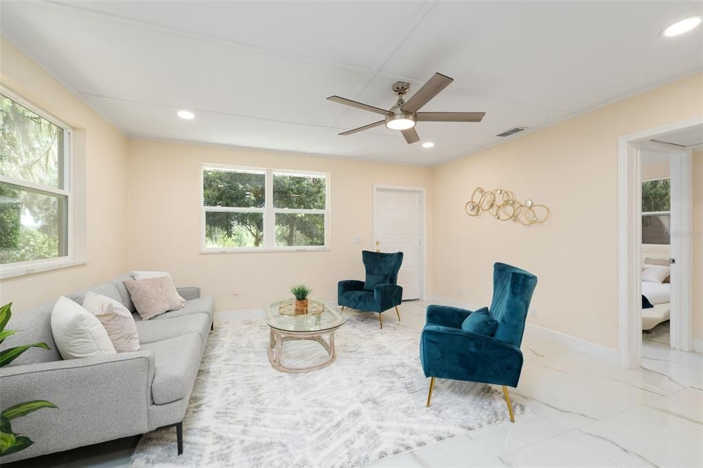 For Sale: $279,900 (2 beds, 2 baths, 1020 Square Feet)