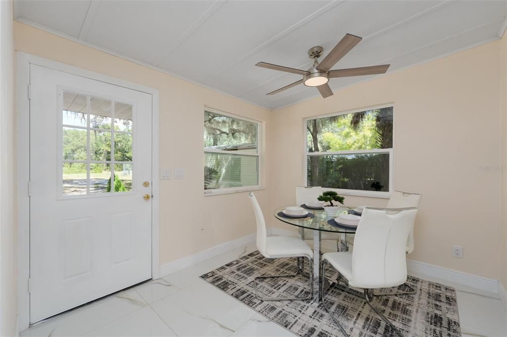 For Sale: $279,900 (2 beds, 2 baths, 1020 Square Feet)